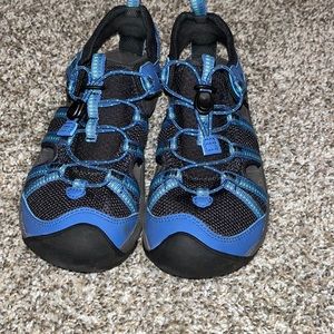 EUC TEVA BOYS MANATEE OUTDOOR SANDAL - BLUE SIZE 2